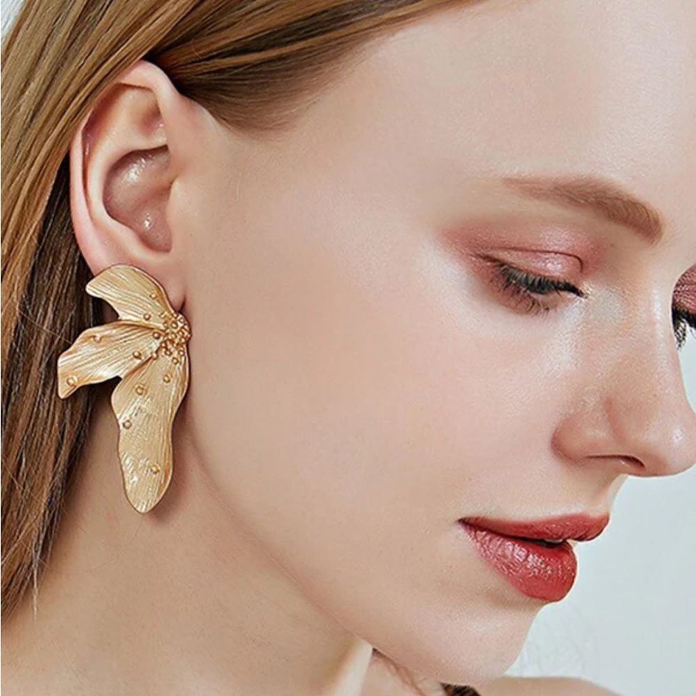 Flower statement earrings A7